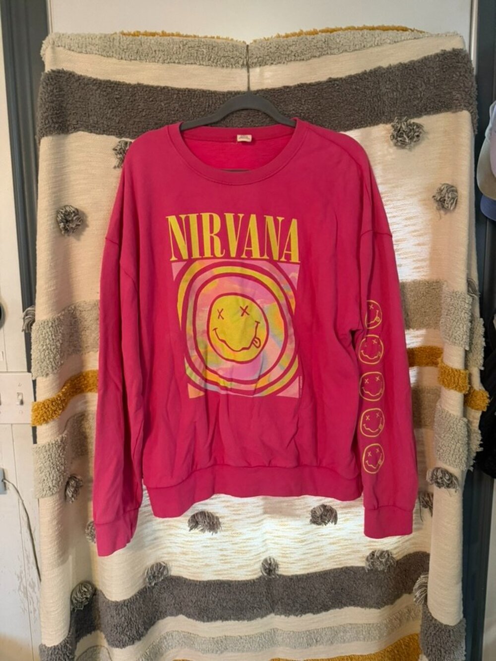 Urban Outfitters Nirvana Hot Pink Smiley Crewneck Sweatshirt Sleeve Graphic S M